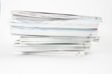 Beyaz dergisi yığını
