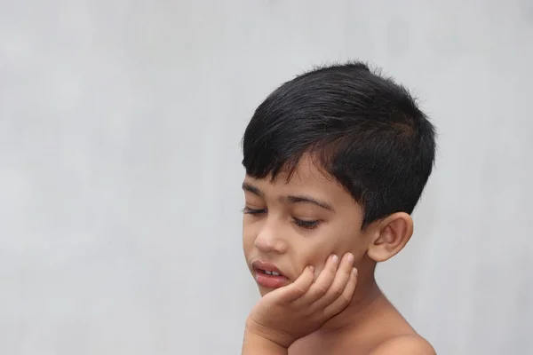 Niño Pensativo Preocupado Por Futuro Asiático Deprimido Niño Pensamiento Concepto — Foto de Stock