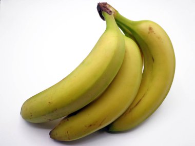 Beyaz arka planda izole edilmiş muzlar