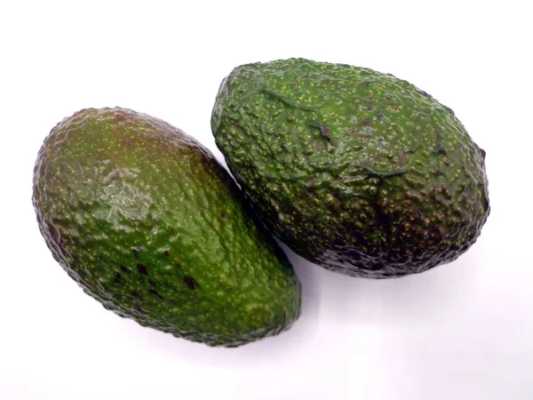 Aguacate Entero Aislado Sobre Fondo Blanco — Foto de Stock