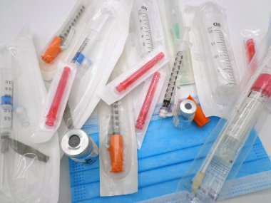 Tıbbi malzeme, çeşitli modellerin şırıngaları.