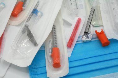 Tıbbi malzeme, çeşitli modellerin şırıngaları.