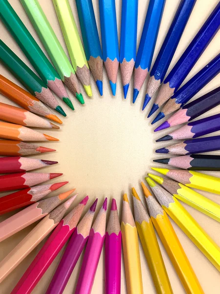 Kolorowe Ołówki Umieszczone Kole Puste Miejsce Umieszczenia Tekstu — Zdjęcie stockowe