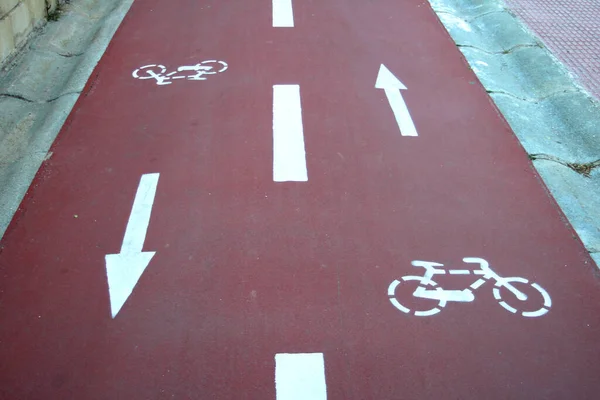 Two-way bike lane in red