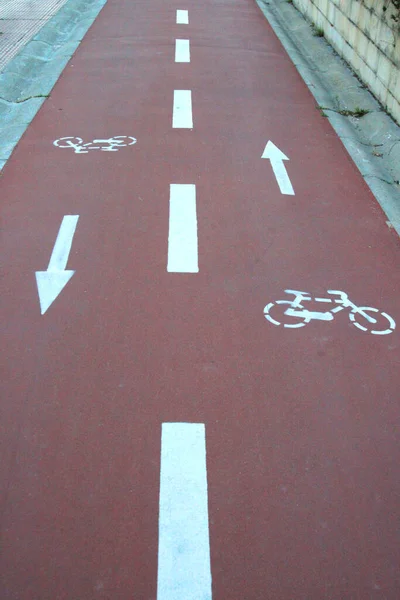 Two-way bike lane in red