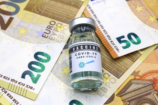 Флакон Вакциной Банкнотах Евро — стоковое фото