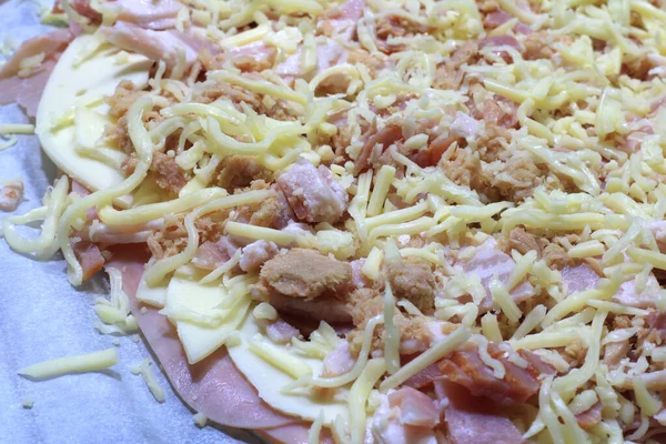 Pizza Bacon Casă Înainte Coacere — Fotografie, imagine de stoc