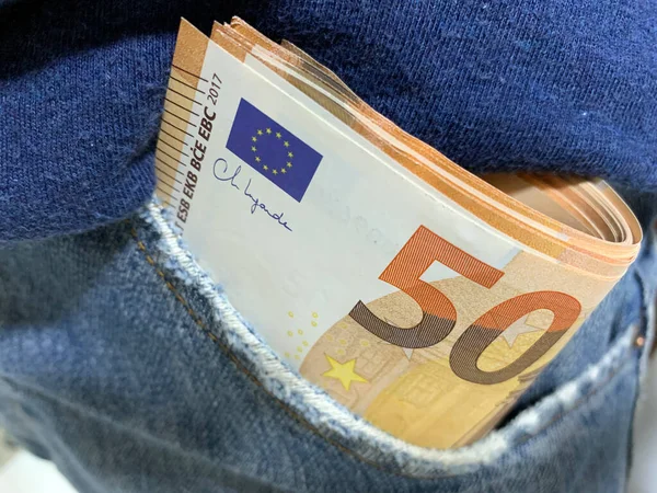 Svazek Bankovek Vycházejících Kovbojských Kalhot — Stock fotografie