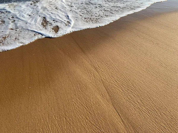 Sea Foam Crawling Sandy Shore Beach — Fotografia de Stock