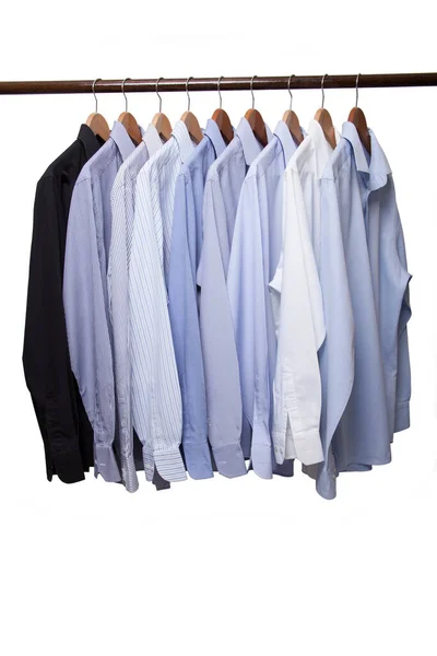 Overhemden Voor Heren Hangen — Stockfoto
