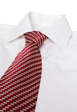 Farklı renkli erkek gömleği ve kravatı..