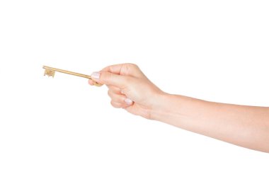 Genç bayan emlakçı evin anahtarını veriyor..