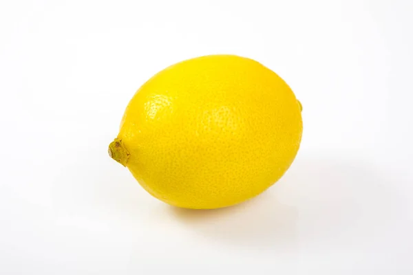 Gelbe Zitrone Auf Weißem Hintergrund — Stockfoto