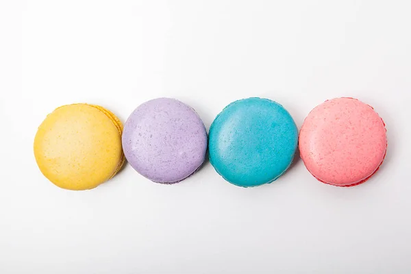 Macaron Doce Colorido Sobre Fundo Branco Petiscos Doces — Fotografia de Stock