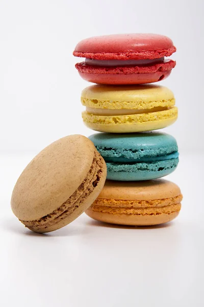 Macaron Doce Colorido Sobre Fundo Branco Petiscos Doces — Fotografia de Stock