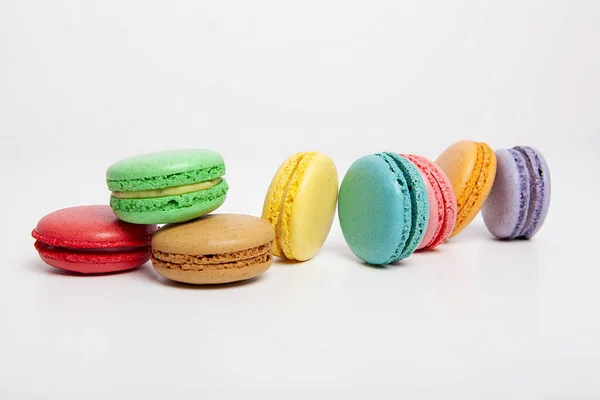 Macaron Doce Colorido Sobre Fundo Branco Petiscos Doces — Fotografia de Stock