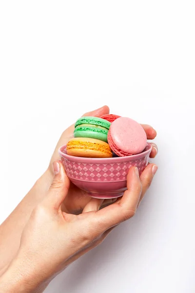 Doce Colorido Mulher Macaron Mão Fundo Branco — Fotografia de Stock