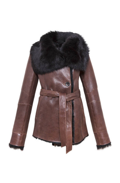 Кожаная куртка на белом фоне.