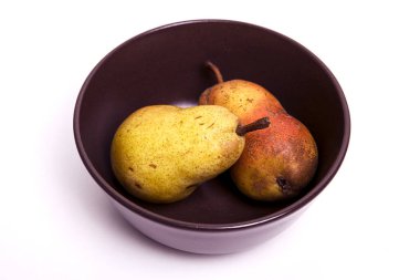 Güzel, taze, sarı armut beyaz arka planda izole..