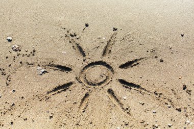 Kumda güneş şekli.