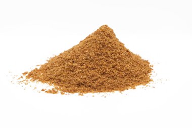 Beyaz arkaplanda kimyon yığını.