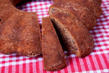 Ev yapımı havuç ve tarçınlı kek..