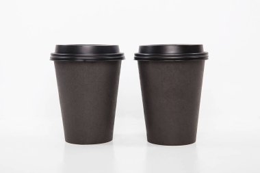  Tek kullanımlık kahve fincanı beyaz arka planda.. 