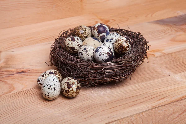 Pequenos Ovos Codorna Fundo Madeira — Fotografia de Stock