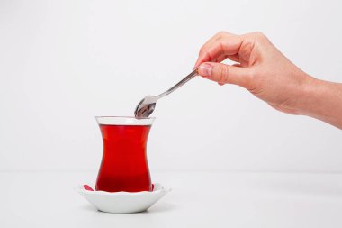 Bir fincan çaycı kadın hazır.. 