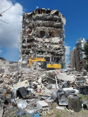 İzmir 'de 2020 depremi. 30 Ekim 2020 'de Türkiye' nin batısında 6,9 büyüklüğünde bir deprem meydana geldi. Olay 45 saniye sürdü..