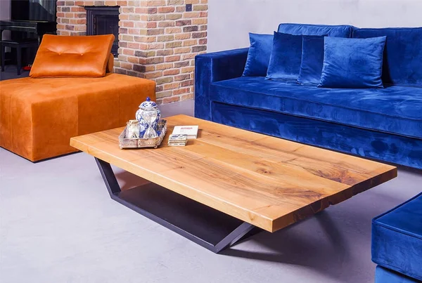 Sofa Biru Diatur Ruang Tamu — Stok Foto