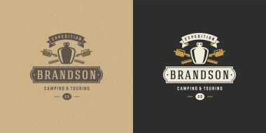 Şişe kamp logosu amblemi vektör illüstrasyon orman yürüyüşü boş zaman şekerlemesi silueti