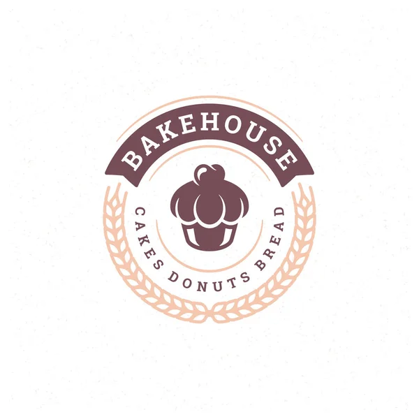 Odznaka piekarnicza lub etykieta retro wektor ilustracji babeczka i sylwetki pszenicy dla piekarni — Wektor stockowy