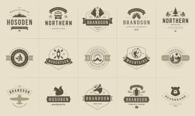 Kamp logoları ve rozetleri vektör tasarım ögeleri ve siluetleri ayarlanır