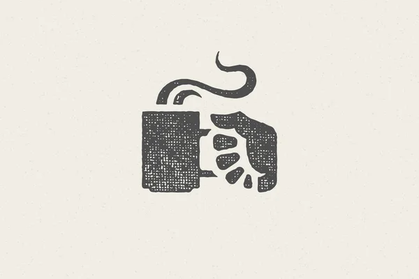 Silhouette de la main humaine portant tasse de boisson chaude avec de la vapeur dans l'illustration vectorielle d'effet de timbre dessiné à la main du matin. — Image vectorielle