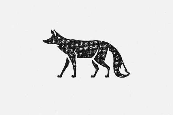 Silhouette noire de renard sauvage marchant comme symbole de la faune dans la campagne illustration vectorielle d'effet de timbre dessiné à la main — Image vectorielle