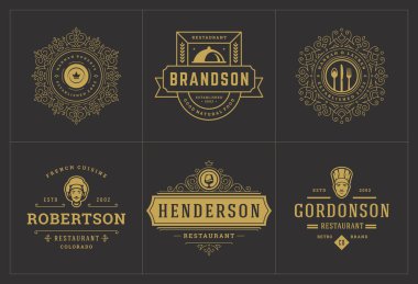 Restoran logoları menü etiketleri ve kafe rozetleri için vektör illüstrasyonunu ayarlar