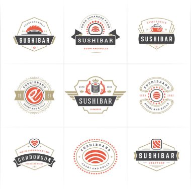 Suşi restoranının logoları ve rozetleri suşi somonlu Japon yemeklerini siluet vektör çizimine ayarlıyor.