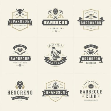 Izgara ve barbekü logoları vektör illüstrasyon biftek evi veya restoran menüsünde bbq yemek siluetleri ile birlikte.