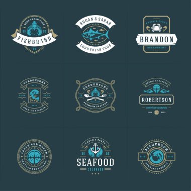 Deniz ürünleri logoları veya tabelalar vektör illüstrasyon balık pazarı ve restoran amblemleri dizayn etme şablonu