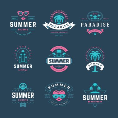 Yaz tatili etiketleri ve rozetleri retro tipografi tasarımı seti.
