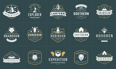 Kamp logoları ve rozetleri vektör tasarım ögeleri ve siluetleri ayarlanır