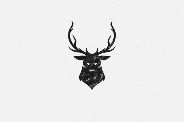 Czarna sylwetka głowy jelenia trofeum jako symbol polowania ręcznie rysowane efekt znaczka wektor ilustracja. — Wektor stockowy