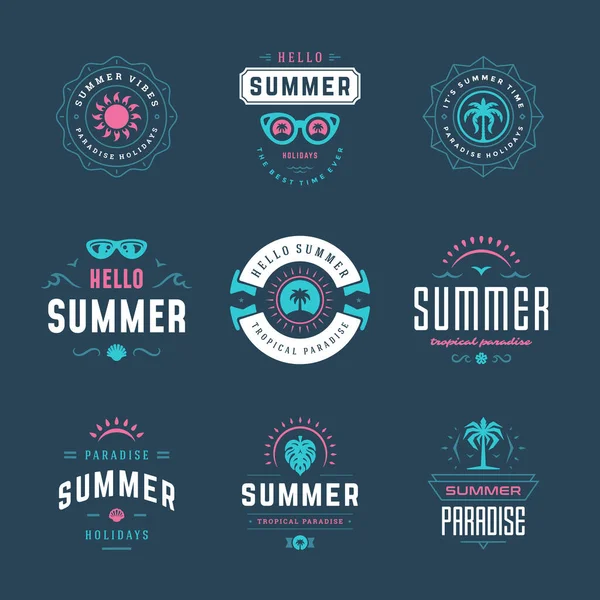 Sommerurlaub Etiketten und Abzeichen Retro-Typografie-Design-Set. — Stockvektor