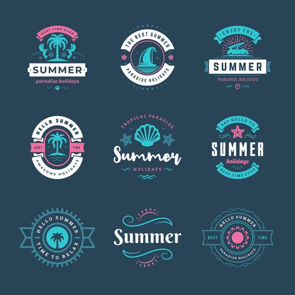 Vacaciones de verano etiquetas e insignias retro tipografía diseño conjunto. — Vector de stock