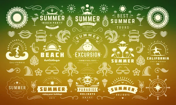 Etiquetas de vacaciones de verano y distintivos diseño conjunto tipografía retro para carteles y camisetas. — Archivo Imágenes Vectoriales