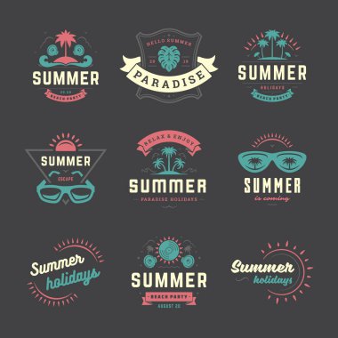 Yaz tatili etiketleri ve rozetleri geçmişe dönük tasarım seti