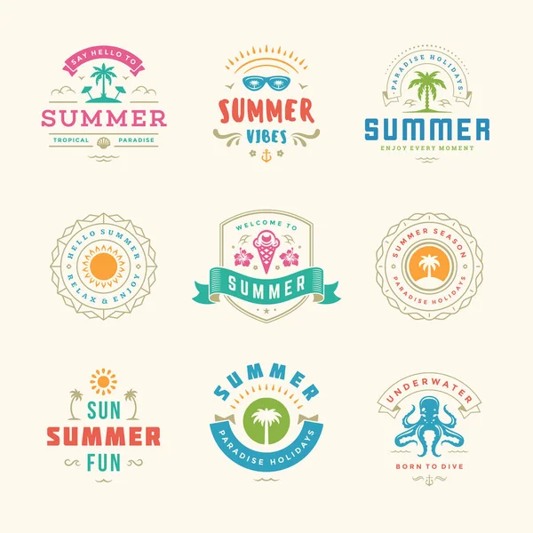 Yaz tatili etiketleri ve rozetleri geçmişe dönük tasarım seti — Stok Vektör