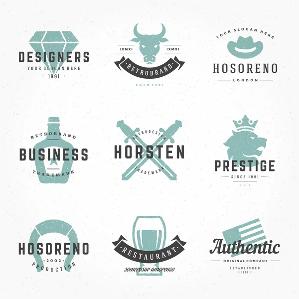 Logotipos vintage retro ou insígnias Conjunto de estilo desenhado à mão — Vetor de Stock