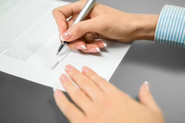 Die letzte notwendige Unterschrift. — Stockfoto